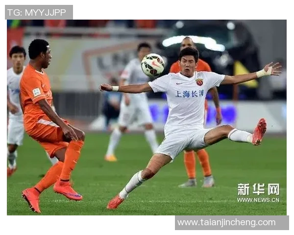 中超精彩对决上海上港迎战山东鲁能全力争胜直播盛况不容错过