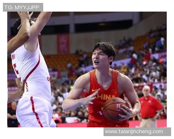 中国男篮红队在对阵突尼斯的第二节精彩表现分析与战术探讨 中国男篮红队在对阵突尼斯的第二节精彩表现分析与战术探讨