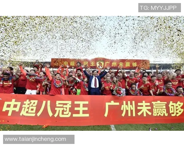 广州恒大迎战香港东方首轮较量展现足球激情与实力对决 广州恒大迎战香港东方首轮较量展现足球激情与实力对决