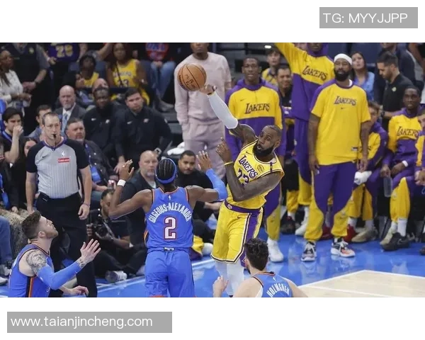 湖人勇士激战首节精彩瞬间回顾与分析